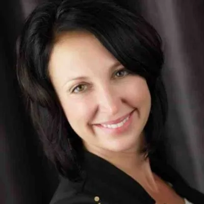 headshot of Lisa Rietzke, baby sleep specialist, providing sleep consulting in Chicago.